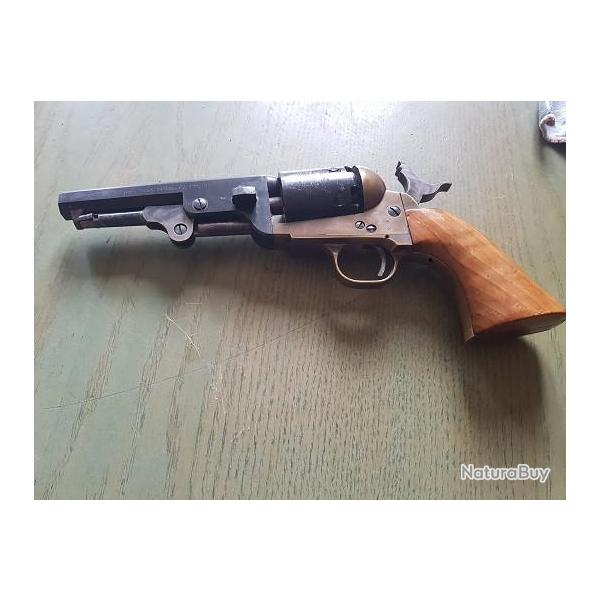 1 ancien REVOLVER BLACK POWDER ONLV-in ITALY-CALIBER 36  + 1 colt FILLI PIETTA CAL 36