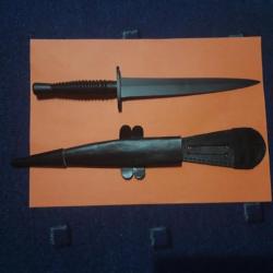 SUPERBE DAGUE ANGLAISE TYPE SHEFFIELD MANCHE ET LAME noire EN ACIER MILITARIA lame aigusiée