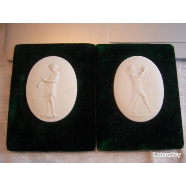 2 biscuit sevrs Mdaillon Musicienne Manufacture de Svres  x