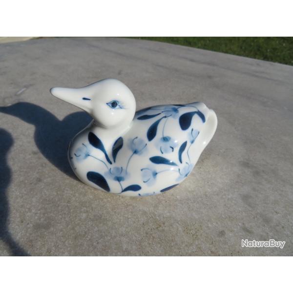 VINTAGE-Figurine de Canard en porcelaine  dcor de fleurs & feuilles peint couleur bleu Cobalt(XX)