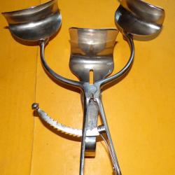 SERVICE DE SANTE : ECARTEUR MANUEL POUR OPERATION CHIRURGICALE  DU SERVICE DE SANTE DE L'ARMEE FRANC