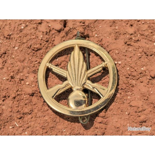 Insigne militaire Infanterie franaise grenade  sept flammes & fusils croises v