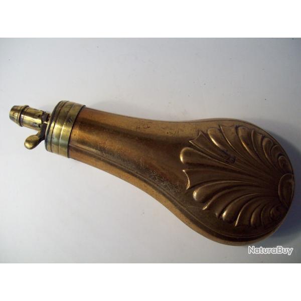 chasse petite poire a poudre noire vide en  cuivre collection