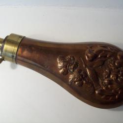 chasse belle poire a poudre noire vide en  cuivre laiton collection a restaurer