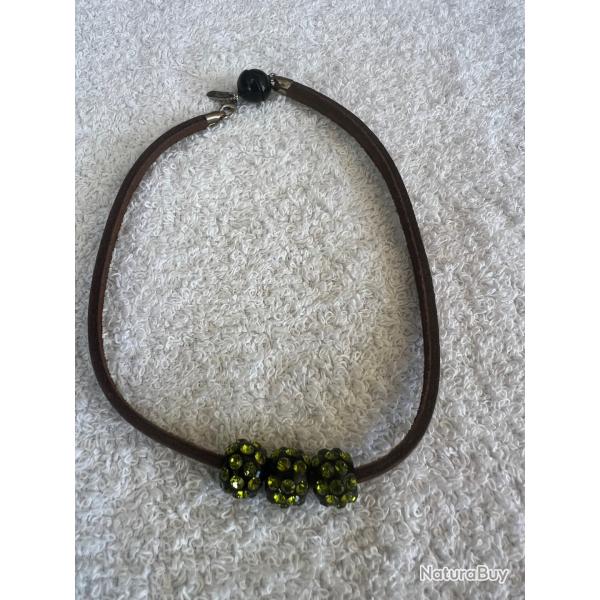 Collier cuir marron cristaluna avec 3 pendentif sphre en cristal acrylique noir swarovski