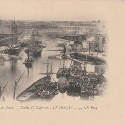 CPA - Port Militaire "BREST"- Sortie du Cuirasse"LE HOCHE"N°014