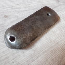 Plaque de couche pour fusil K11 suisse. Matricule 273 à l'intérieur