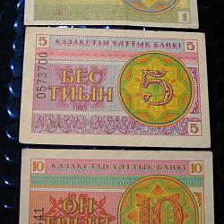 kAZAKHSTAN 3 billetS  de 1-5-10  TYIN  1993  ttb