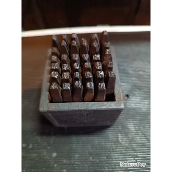 Trs rare chiffres et  lettres  a frapper 5 mm ancienne police pour mtaux entre 1800 1900