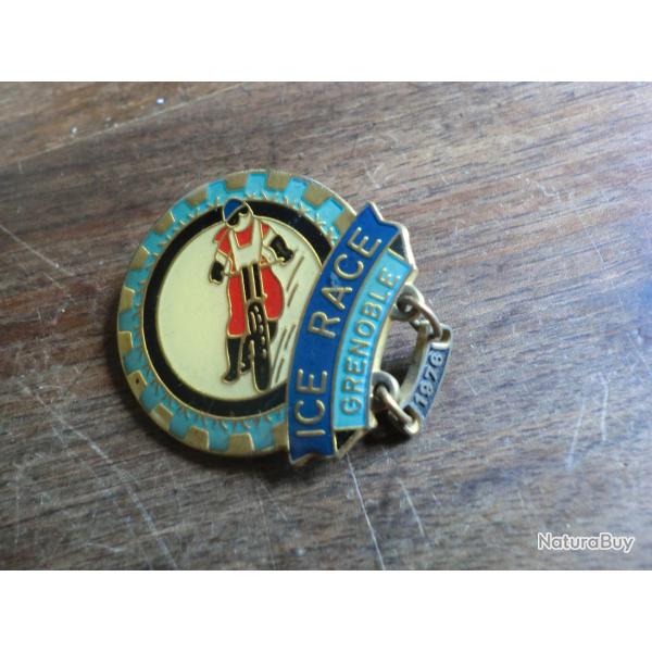 insigne badge ICE RACE grenoble  / 1976 braudy  63 ambert