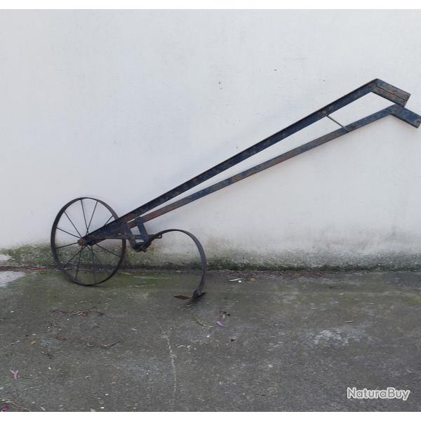 Charrue trs ancienne