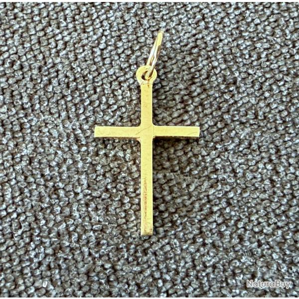 Petit pendentif or massif 18 carats - croix catholique - Chrtien - mdaille