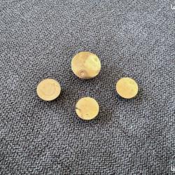 Boutons en or (3 petits et un grand) - or massif 18 carats