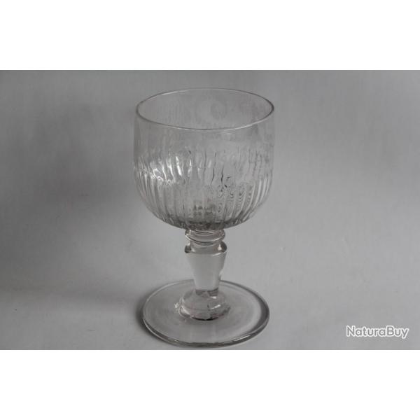 Grand verre  pied godronn souffl grav Souvenir