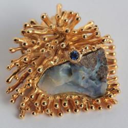 Bijoux pendentif design métal doré vintage