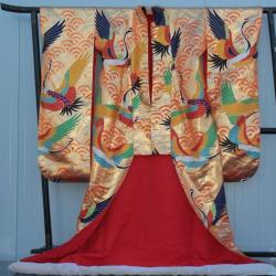 Kimono de mariage soie rouge et fils d'or Grue Uchikake Japon vintage