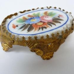 Petit présentoir poupée porcelaine jouets antiquité