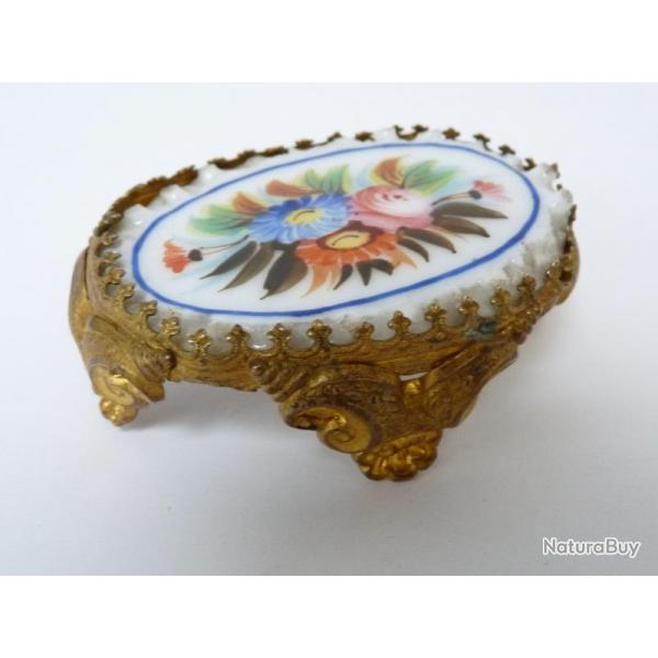 Petit prsentoir poupe porcelaine jouets antiquit