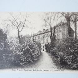 CPA 01 Ain Trévoux École Primaire Supérieure des Filles Parc