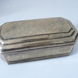 Boite Laiton Haute époque Antiquités