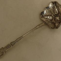 Saupoudreuse argent massif France Minerve