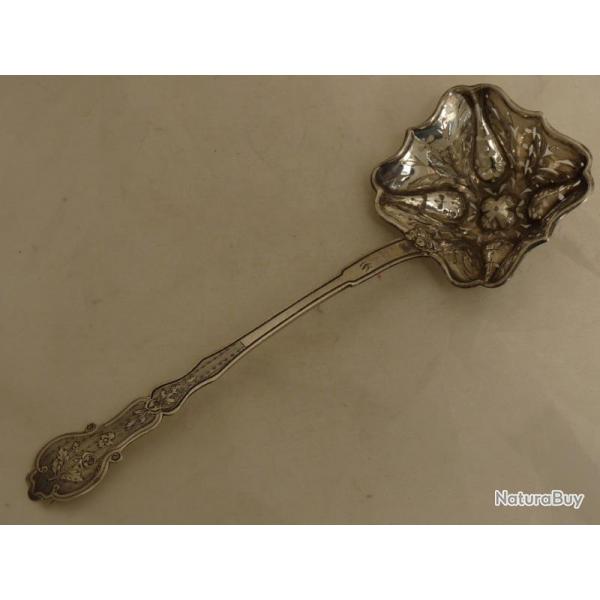 Saupoudreuse argent massif France Minerve