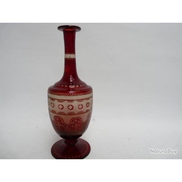 Vase verre multicouche rouge XIXe sicle