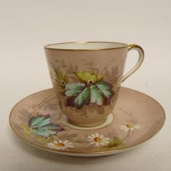 Ancienne tasse porcelaine émaillée marguerite Art de la table