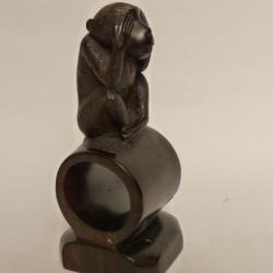 Rond de serviette au singe  Art de la table