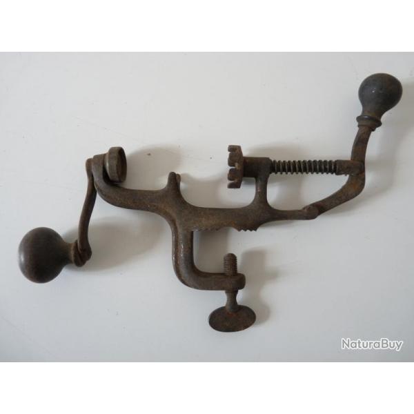 Ancienne sertisseuse  cartouches Chasse