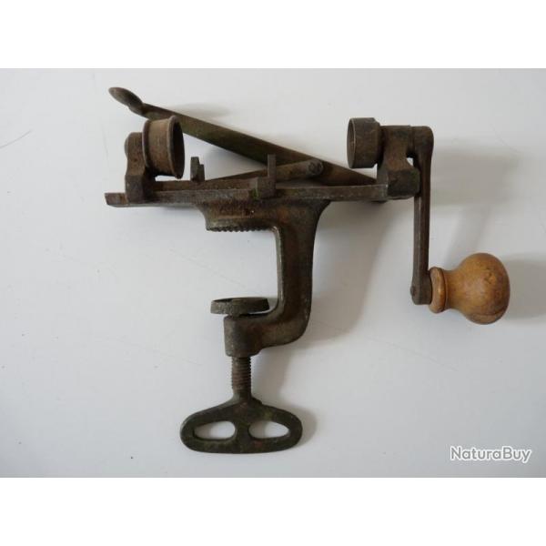 Ancienne sertisseuse  cartouches Chasse