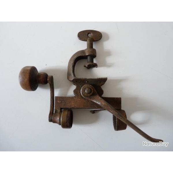 Ancienne sertisseuse  cartouches Chasse