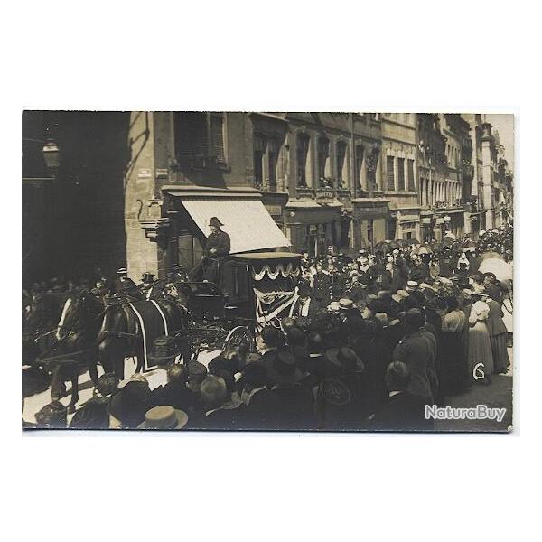 Carte postale Doubs 25 Besanon Dfil devant la maison Victor Hugo