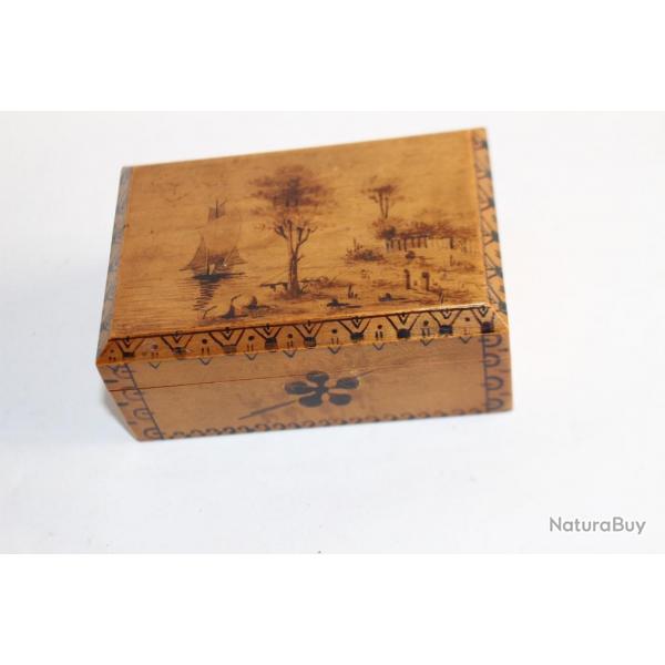 Boite a timbres bois peint lac Leman Suisse Art populaire philatlie