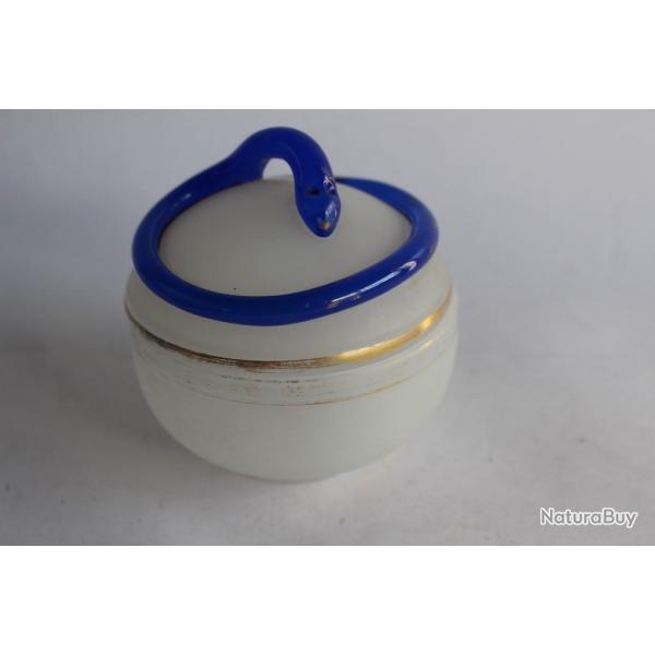 Boite au serpent verre opalin opaline Charles X
