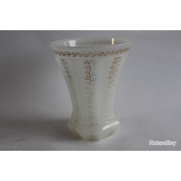 Gobelet verre opalin Charles X
