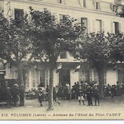 PELUSSIN - LOIRE - CPA Annexe de l'hôtel du Pilat Fabry