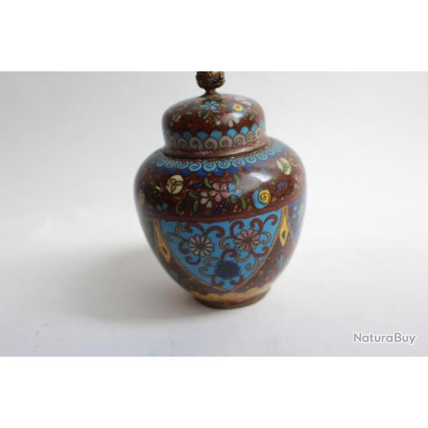 Petit vase couvert maux cloisonn Japon XIXe sicle