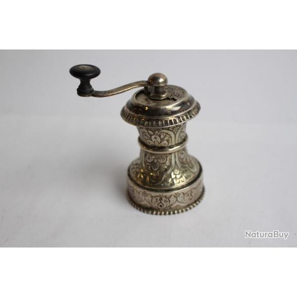 Ancien moulin  poivre a manivelle argent massif