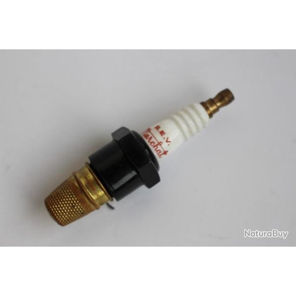 Etui de couture bougie automobile Marchal