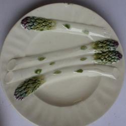 Assiette à asperges barbotine G.K. Lunéville