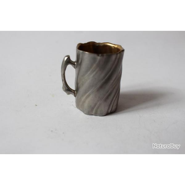 Petit verre a liqueur porcelaine