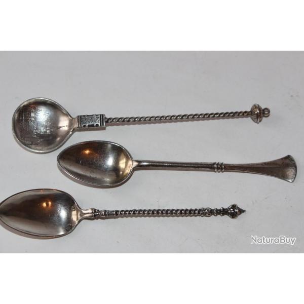 Trois anciennes cuillres de collections argent
