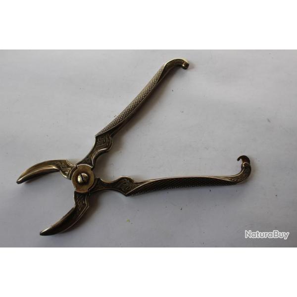 Casse noix laiton dbut XIXe sicle Empire cuisine