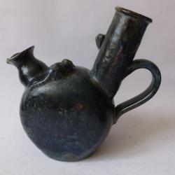 Pichet terre vernissée F.