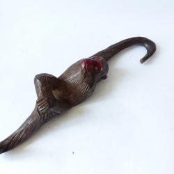 Porte manteau en bois sculpté singe Art populaire Suisse Brienz
