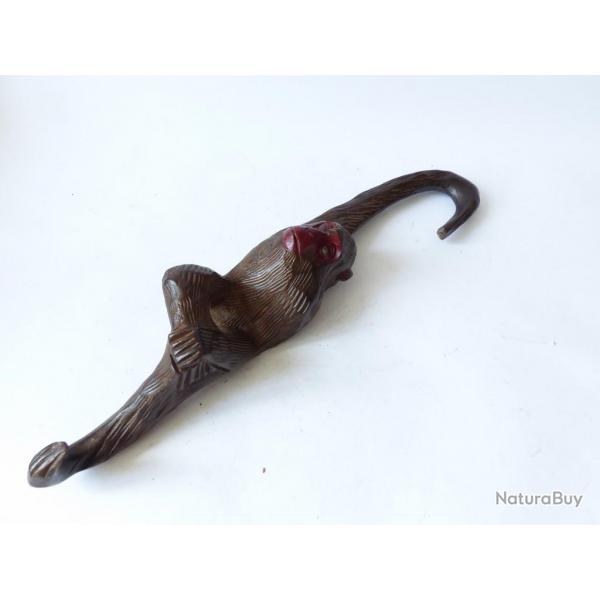 Porte manteau en bois sculpt singe Art populaire Suisse Brienz