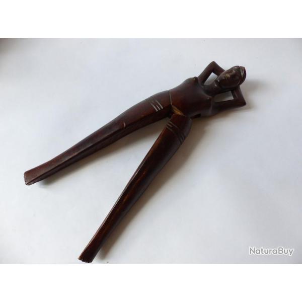 Casse noix bois rotique Art populaire cuisine