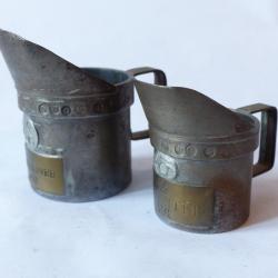 Deux anciennes mesures 1/2 et 1 deciliter Art populaire