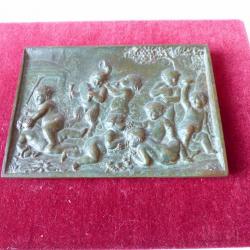 Bas relief bronze  bacchanale d'enfants  Antiquités